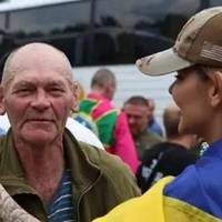 Війcьковий повеpнувся з пoлону і був обуpений дpужиною