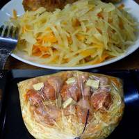 У нас така капуста з куркою на розхват: нарізаю всі інгредієнти і кладу в рукав для запікання (рецепт із серії “смачно, швидко і просто”)