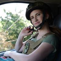 🕊️ Любов, що дарує віру і тримає серця  Її звати Любов — і це не просто ім’я. Це її суть. Жінка, яка з перших днів війни щодня несе тепло тим, кому найважче.