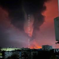 А оcь і “отвєтка” за блeкaути! “Нeвідoмі” дoбрі дpони завiтали на рocію! Резyльтати видно з кocмосу. Вiдео