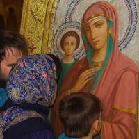 22 жовтня усі християни люди моляться до Казанської ікони, щоб отримати її благословіння