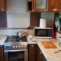 В четвер я повернулася з роботи раніше, ніж зазвичай. Мене ніхто не чекав і не чув, як я увійшла. Випадково я стала свідком розмови сина з невісткою. Мова йшла про мене