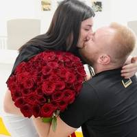 «Любов сильніша за війну»: у центрі “Unbroken” у Львові ветеран освідчився коханій