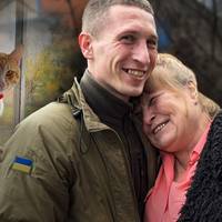 💙 «Він у хаті тепер хазяїн»: історія військового з Полтавщини, який привіз із полону кота
