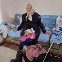 💛 «Нехай гріються діточки. Я ще сплету»: 92-річна жінка з Рівненщини плете шкарпетки для захисників