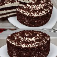 Шоколадний торт з ніжним сметанним кремом: простий і бюджетний рецепт, готується без ваги, а виходить божественно смачним