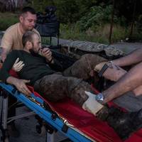 👥Він повз із мрією дожити до весілля доньки. Історія українського воїна, яка зворушила The New York Times