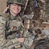 Я надягала кілька рукавичок і надавала допомогу полоненим із ВІЛ»: історія бойової медикині Олени Риж