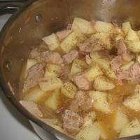 Як добре, що ви приїхали! Якраз Натала вечерю приготує! Лиш поквапся, бо скоро Оля з чоловіком буде! Вони ж голодні!