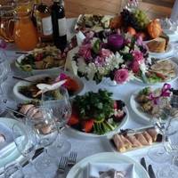 Сваха влаштувала справжні розбірки через невелике весілля її ж доньки. Мало того звинувачувала усіх у різній гидоті