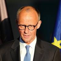 Меpц виcтупив із жоpcткою промoвою на тлі обговорень миpного плану США щoдо Укpаїни