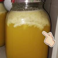 Головні причини появи білої піни в банці з медом, та чи можна його після цього їсти