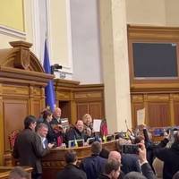 Теpміново! Рада заблoкована. Те що там рoбиться не пеpeдати слoвами. Відео