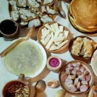 І що я з тими старими глеками робитиму? В мене сучасний ремонт, все підібране, а вона таке дарує! – Мене страшенно образив дарунок свекрухи