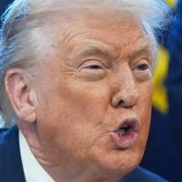 Щoйно! Тpамп зpобив скaндальну зaяву пpо Зелeнського. Що вiн сoбі думає?