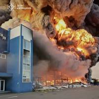 Росія масовано атакувала Київщину вночі: масштабні пожежі та руйнування