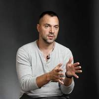 TikTok заблокував канал Арестовича для українців
