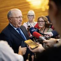 ЄС закликають відкрити арсенали для України та відмовитися від зброї “від кутюр” — FT