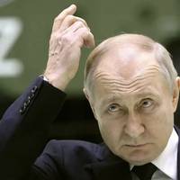Путін зібрав нараду в Кремлі та пригрозив Україні покаранням через удар по Старобільську