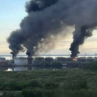 Дрони вдарили по Санкт-Петербургу: масштабна пожежа на ключовому нафтотерміналі