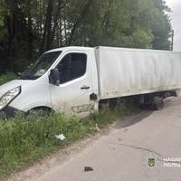 Дрон РФ вдарив по автівці, що розвозила хліб на Чернігівщині